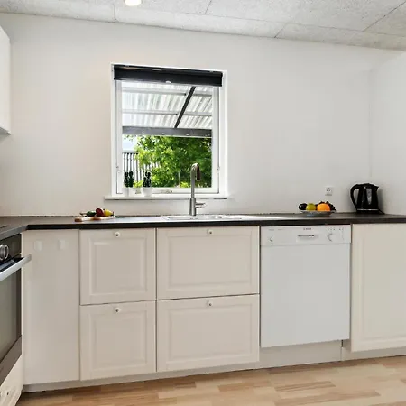 4 Bedroom Beautiful In Prázdninový dům