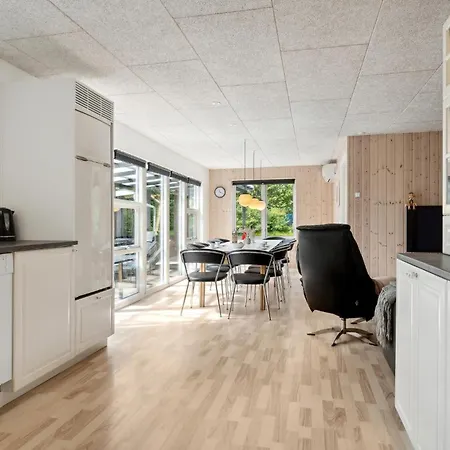 4 Bedroom Beautiful In *